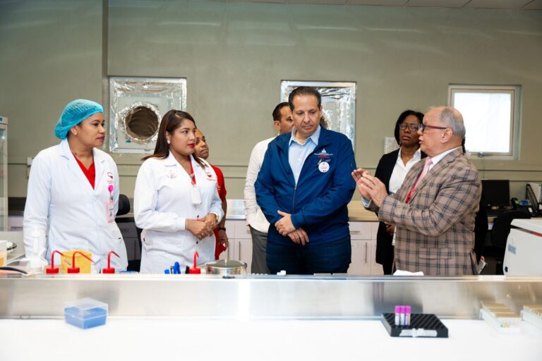 ministro-de-salud-publica,-victor-atallah,-visito-las-instalaciones-del-hemocentro-nacional