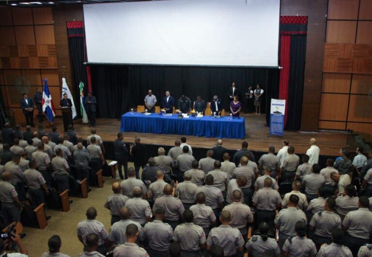 mas-de-300-policias-participan-de-conferencia-taller-sobre-el-llenado-correcto-de-actas-judiciales-y-legislacion-ambiental.