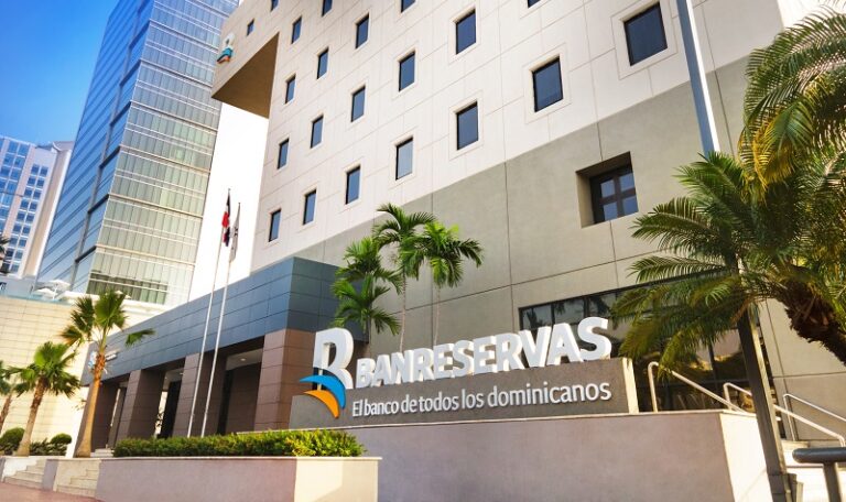 global-finance-premia-a-banreservas-como-mejor-banco-para-pymes-del-caribe-y-para-rd